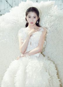 關(guān)曉彤 關(guān)曉彤